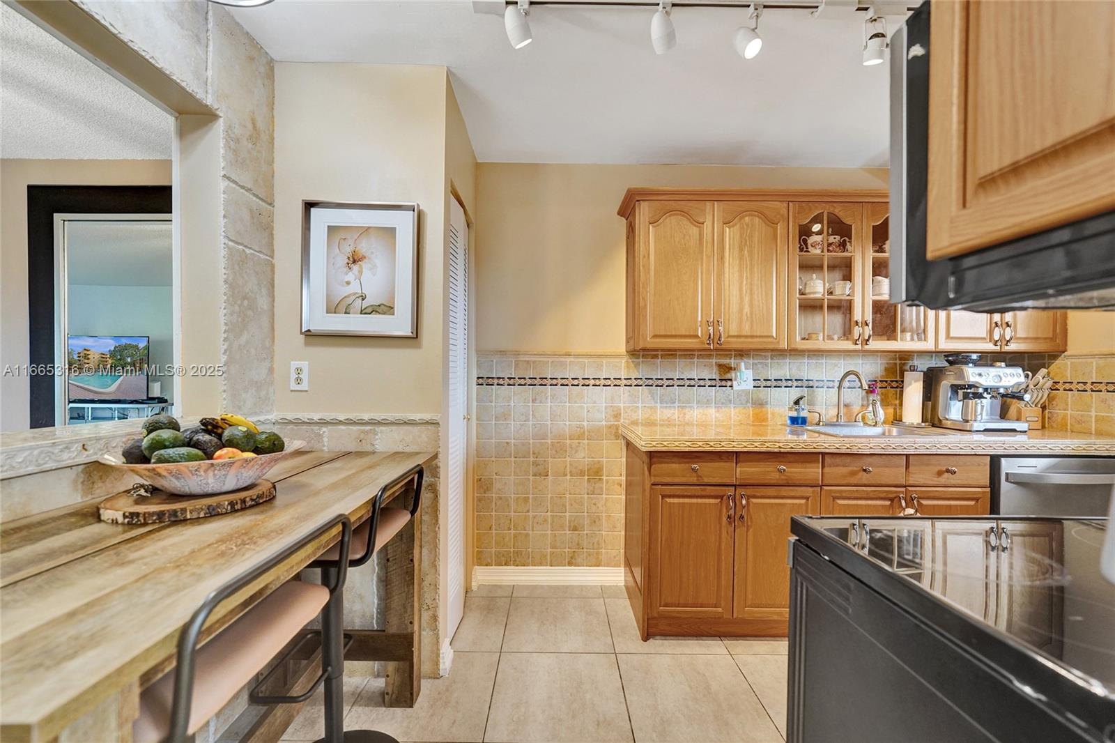 OAKS CONDO - Residential