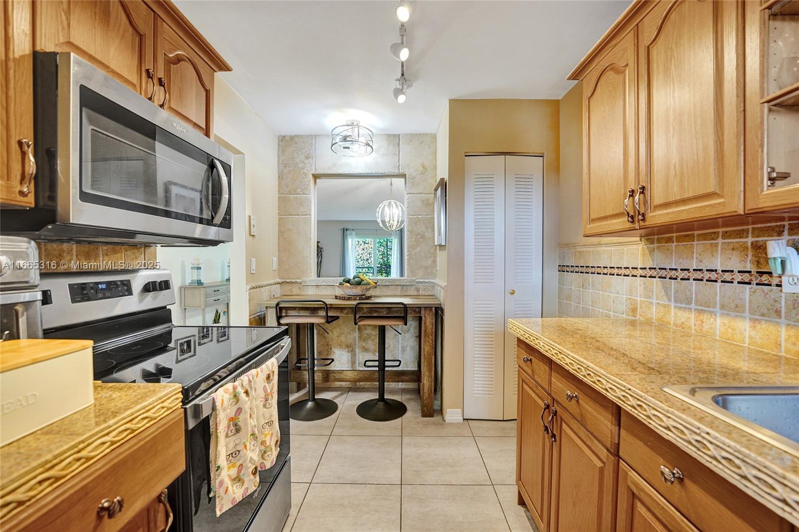 OAKS CONDO - Residential