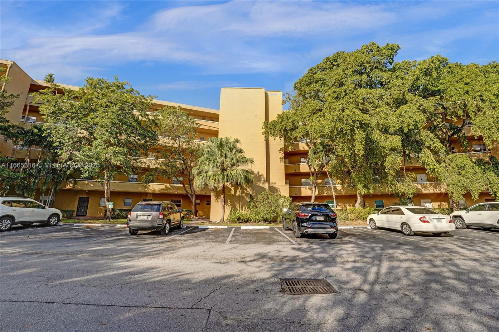 OAKS CONDO - Residential