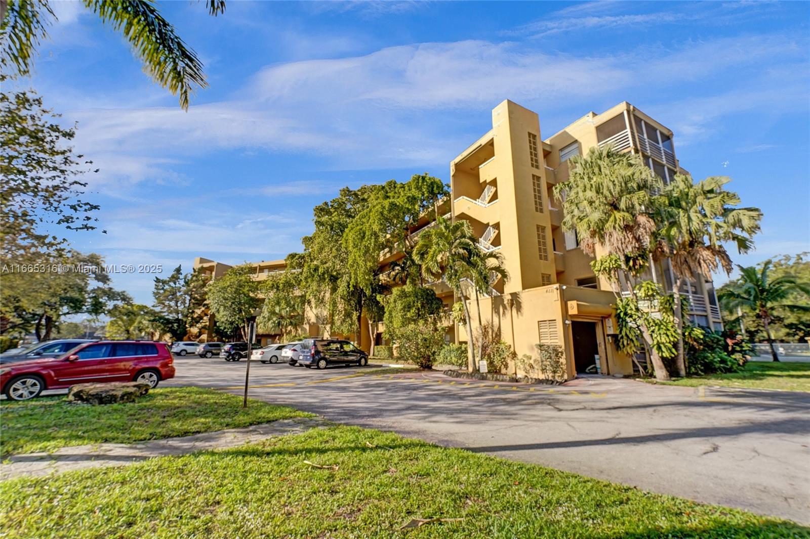 OAKS CONDO - Residential