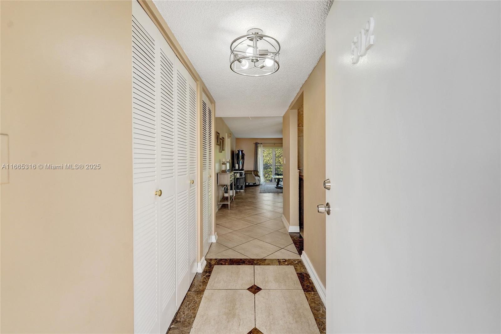 OAKS CONDO - Residential