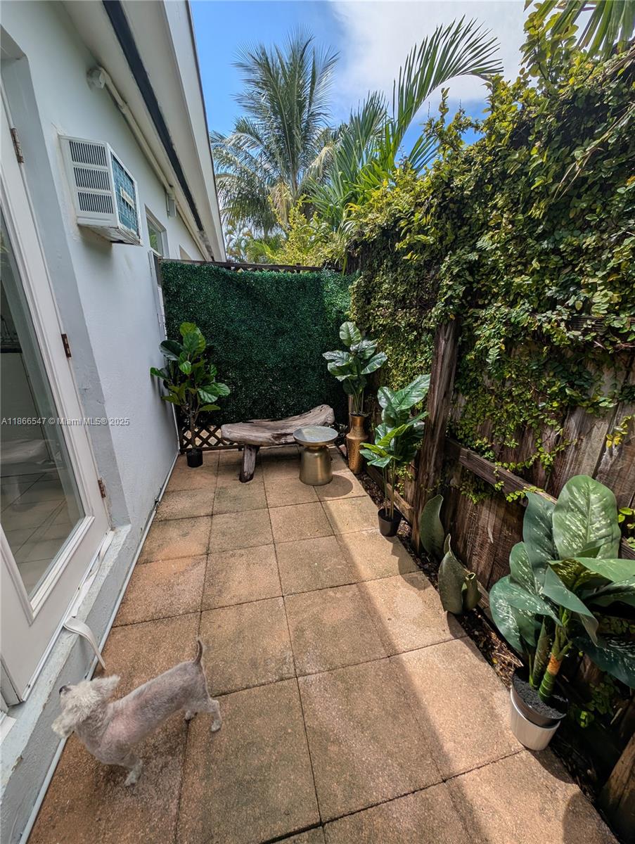 Bright studio apartment with outdoor private patio for your enjoyment. Parking spot assigned and washer and dryer on premises. Ideal location in East Hollywood, just 5 minutes to the beach and the Hollywood's Boardwalk, Young Circle, Publix, shopping, golf course. Water and trash are included in rent, fast approval,pet are welcomed (with approval), available right away, easy to show, call for an appointment today!