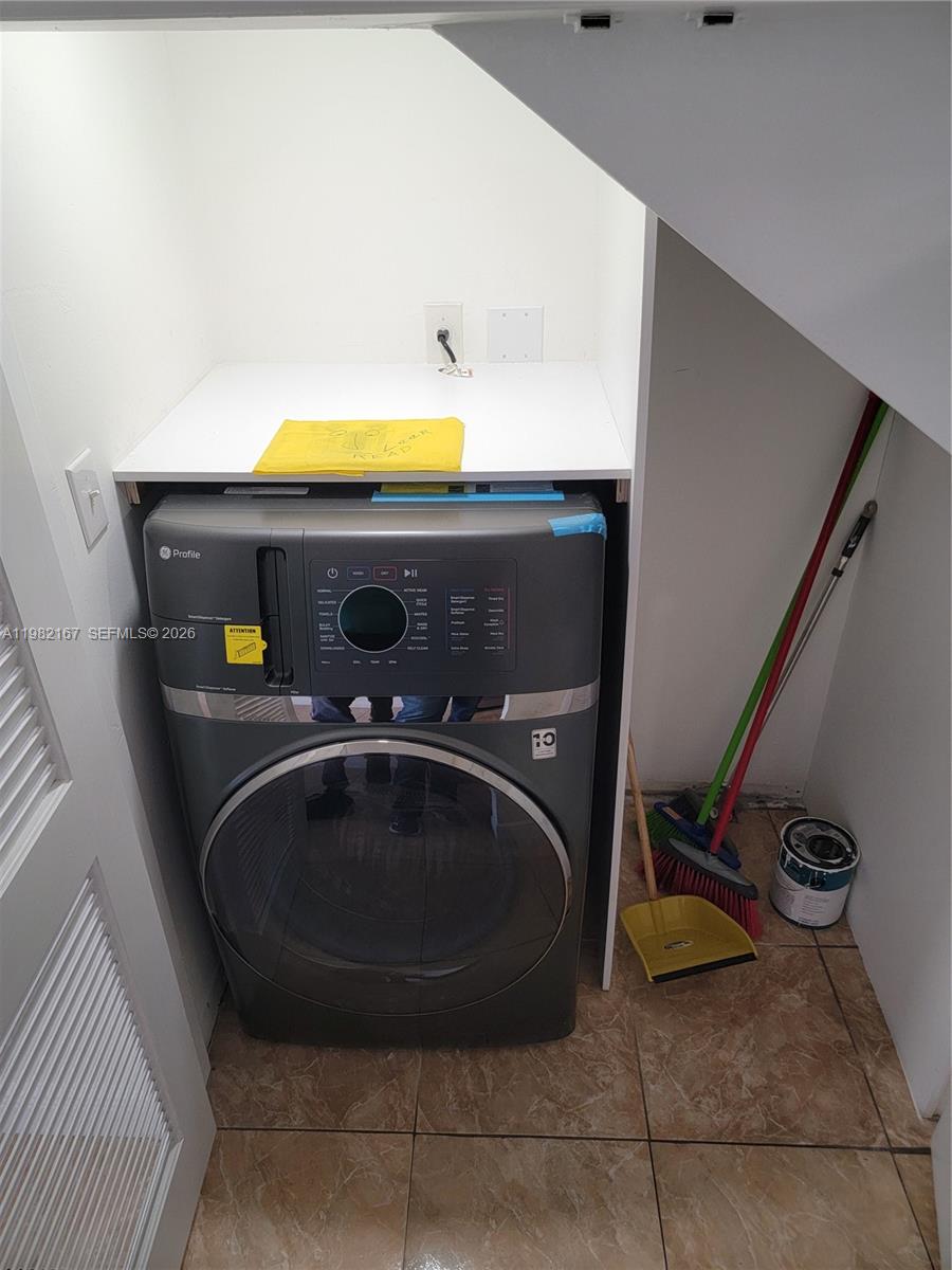 VILLA VERANDA CONDO - Residential Lease