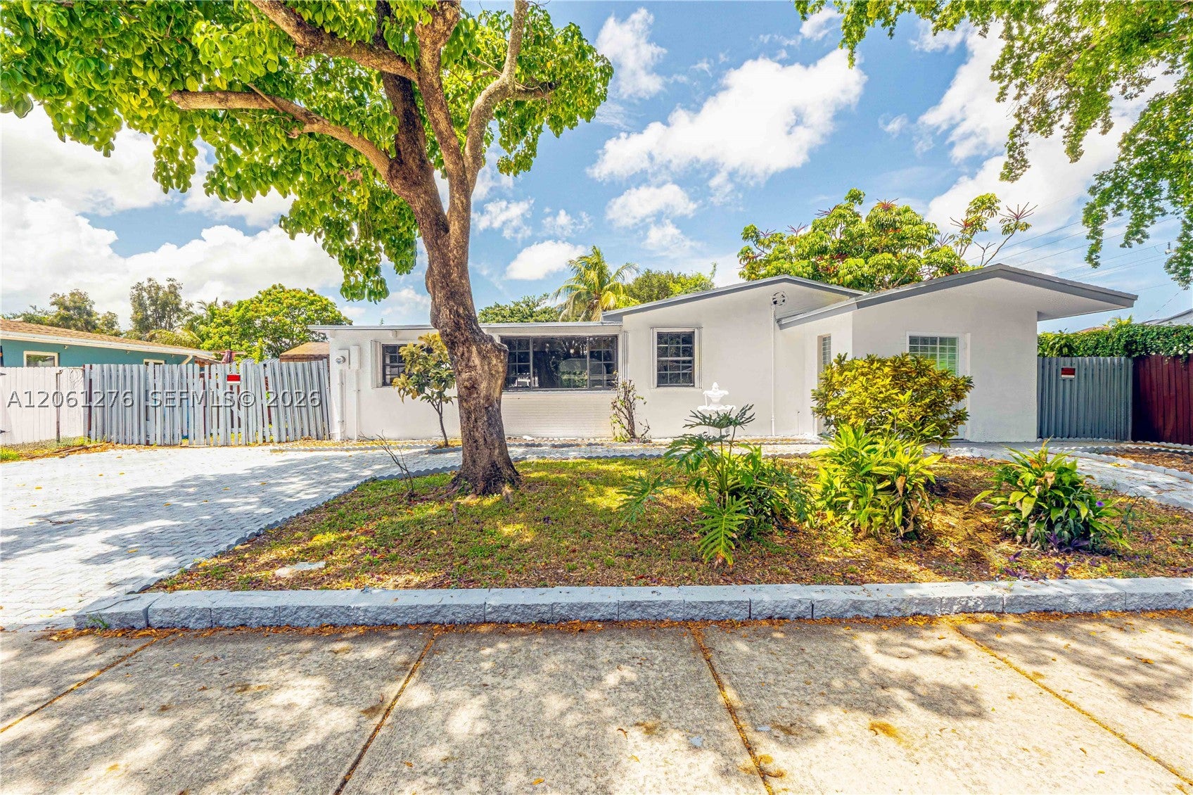 4011 SW 32nd St, West Park FL 33023