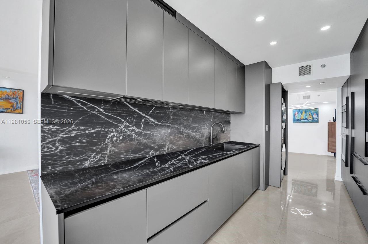 HAMPTONS WEST CONDO - Residential