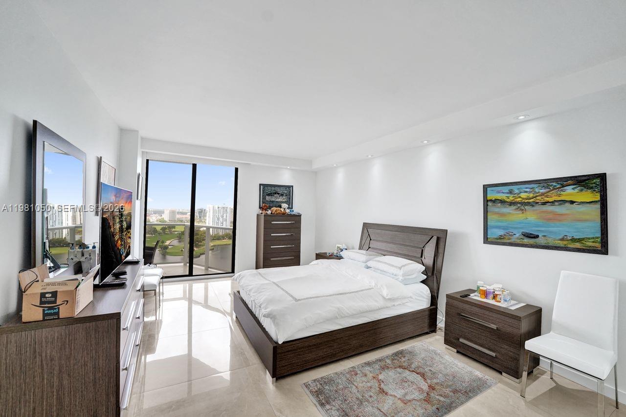 HAMPTONS WEST CONDO - Residential