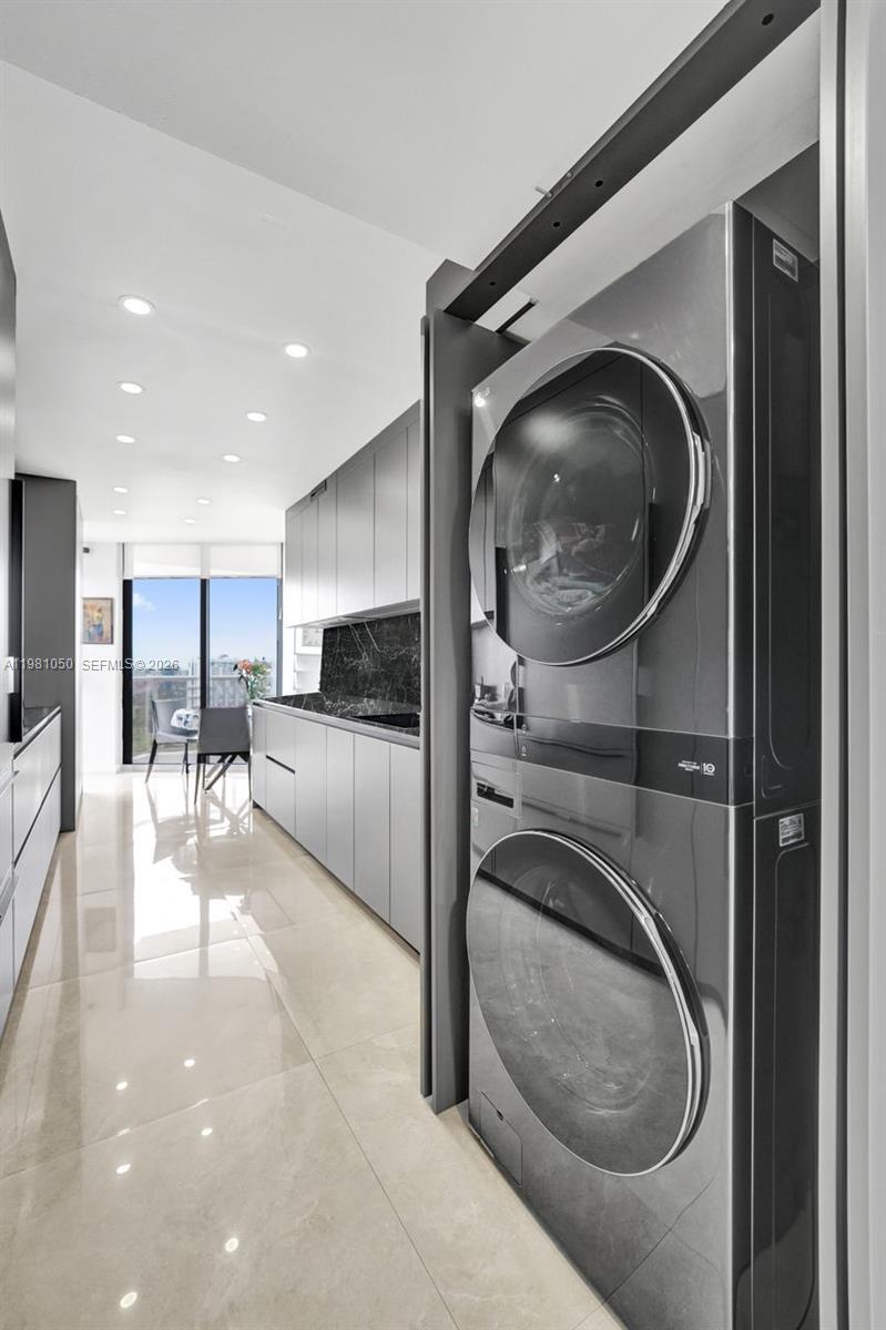 HAMPTONS WEST CONDO - Residential