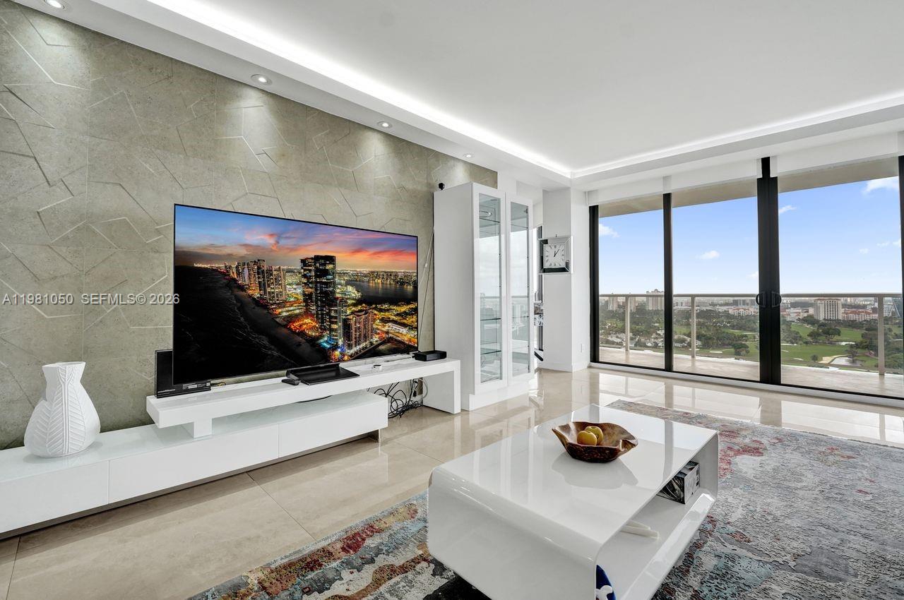 HAMPTONS WEST CONDO - Residential