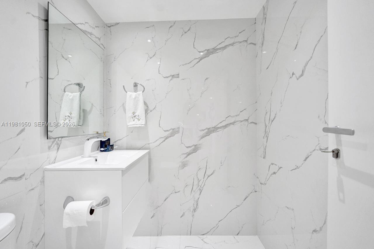 HAMPTONS WEST CONDO - Residential