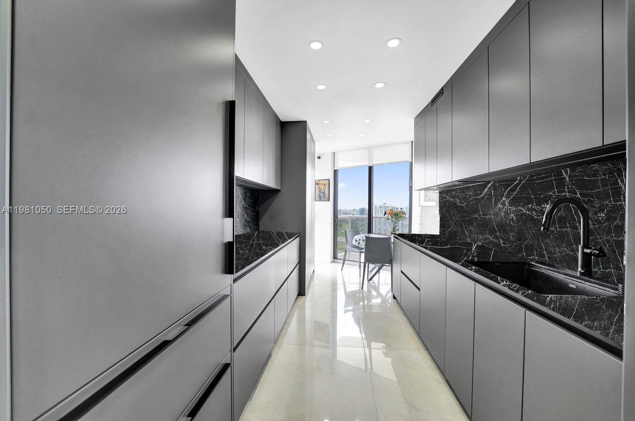 HAMPTONS WEST CONDO - Residential