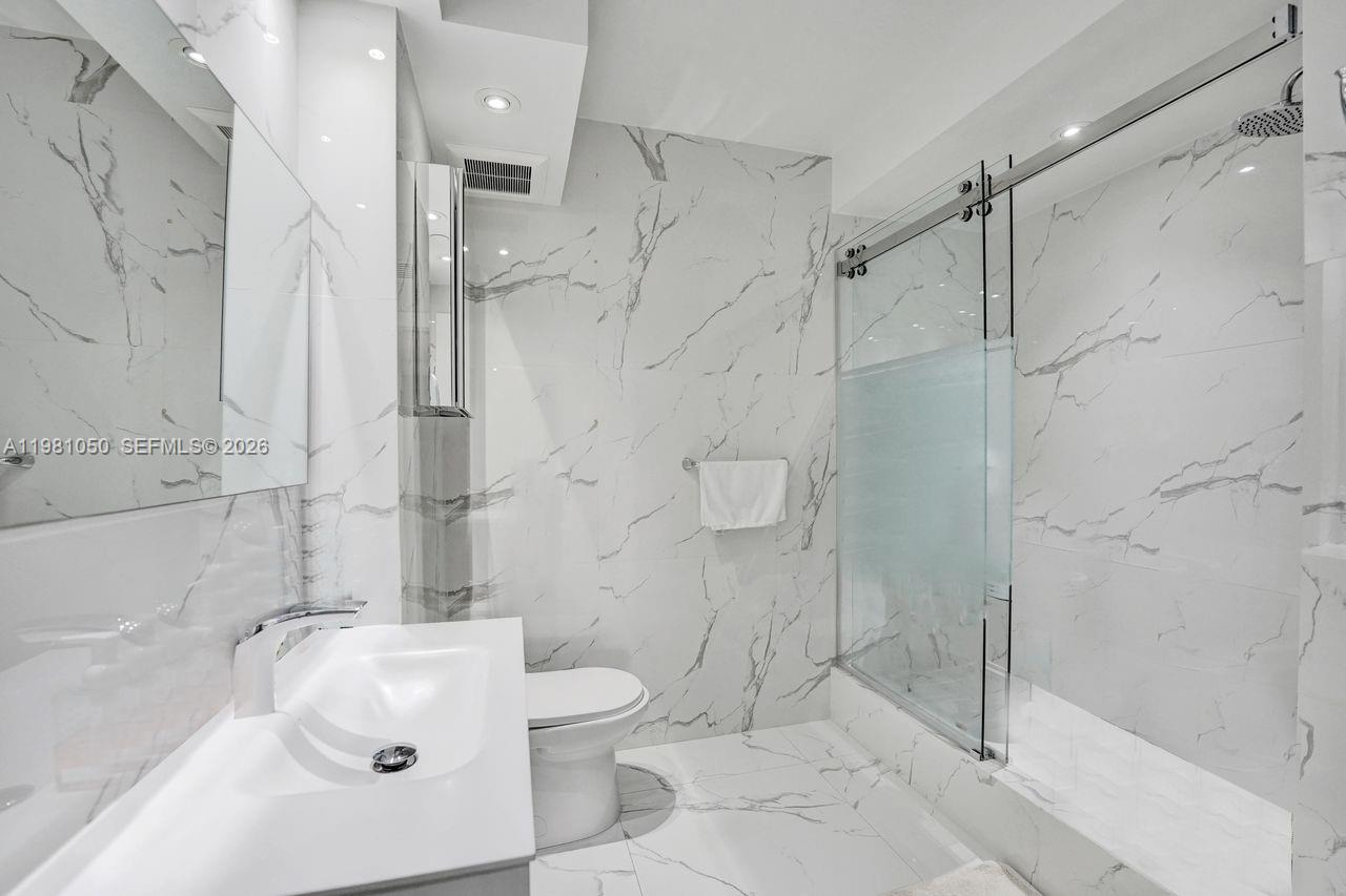 HAMPTONS WEST CONDO - Residential