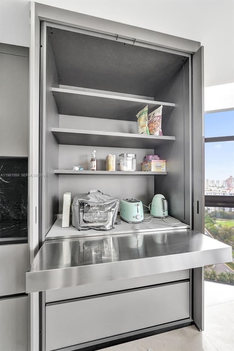 HAMPTONS WEST CONDO - Residential