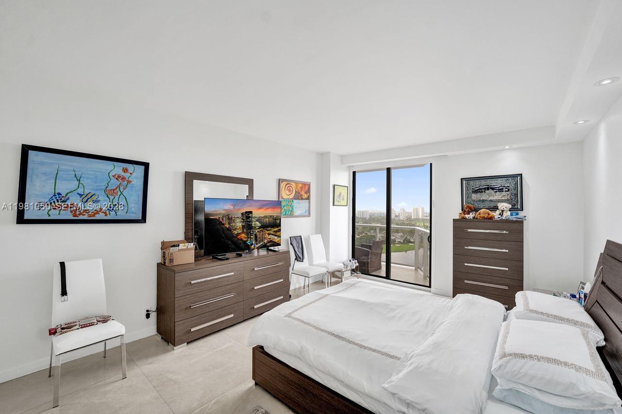 HAMPTONS WEST CONDO - Residential