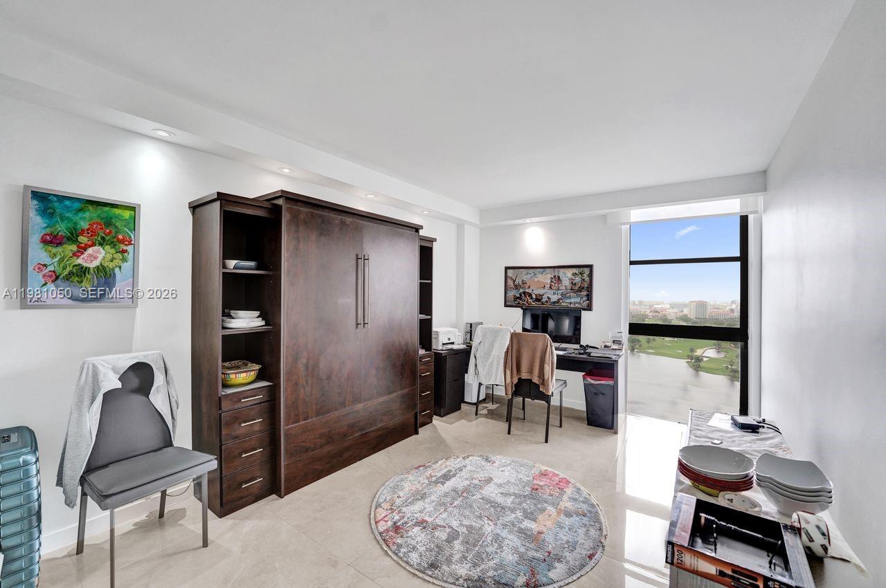 HAMPTONS WEST CONDO - Residential