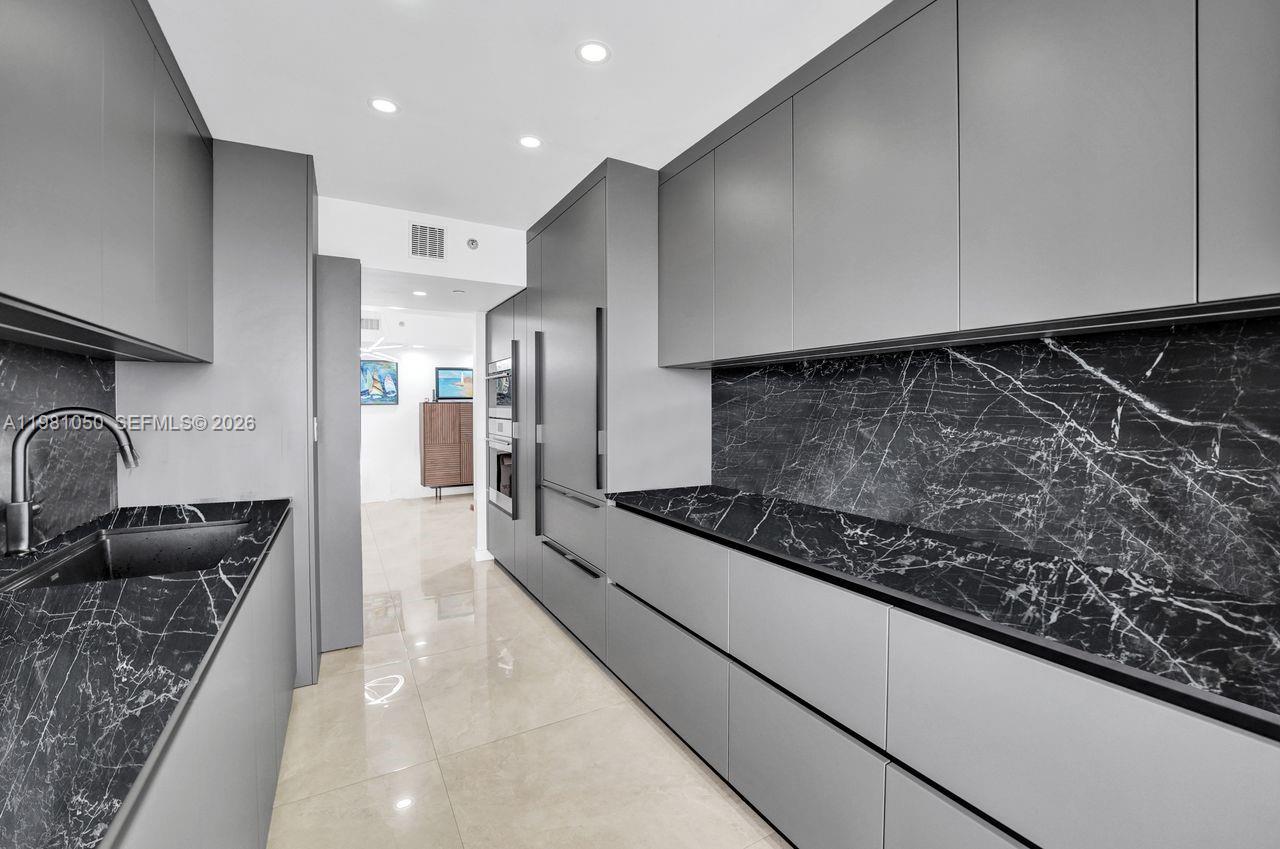 HAMPTONS WEST CONDO - Residential