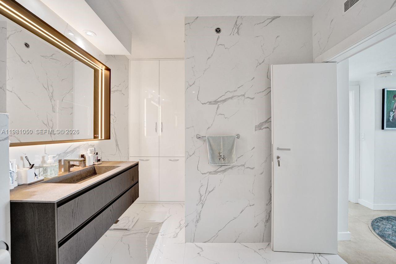 HAMPTONS WEST CONDO - Residential