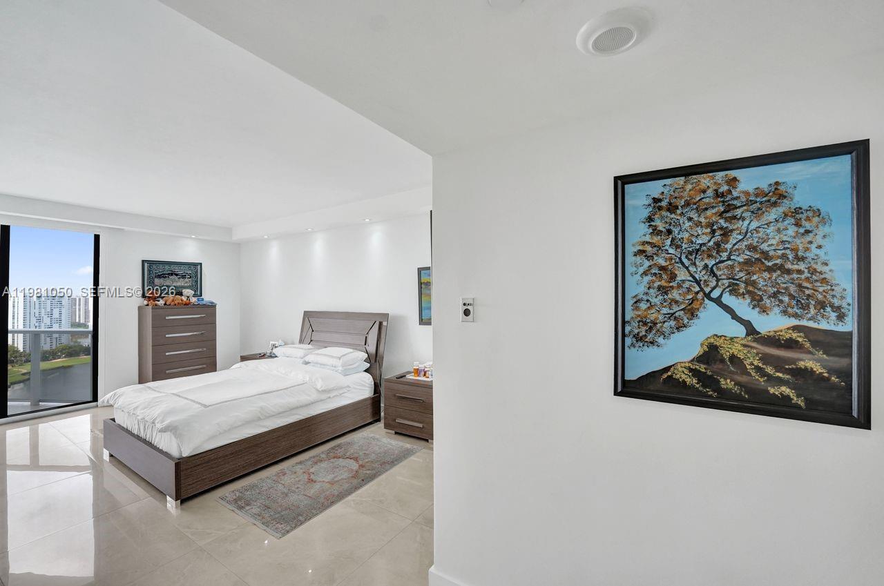 HAMPTONS WEST CONDO - Residential