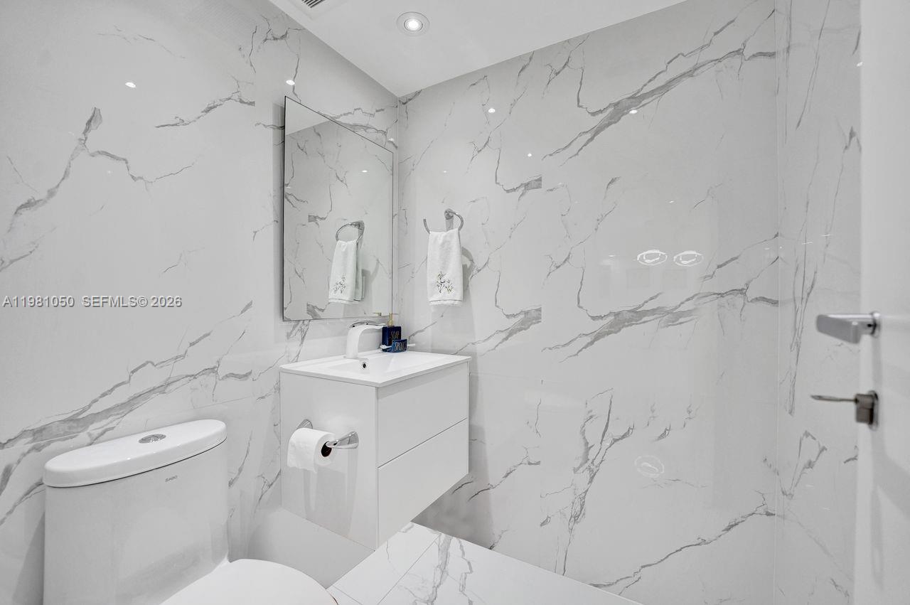 HAMPTONS WEST CONDO - Residential