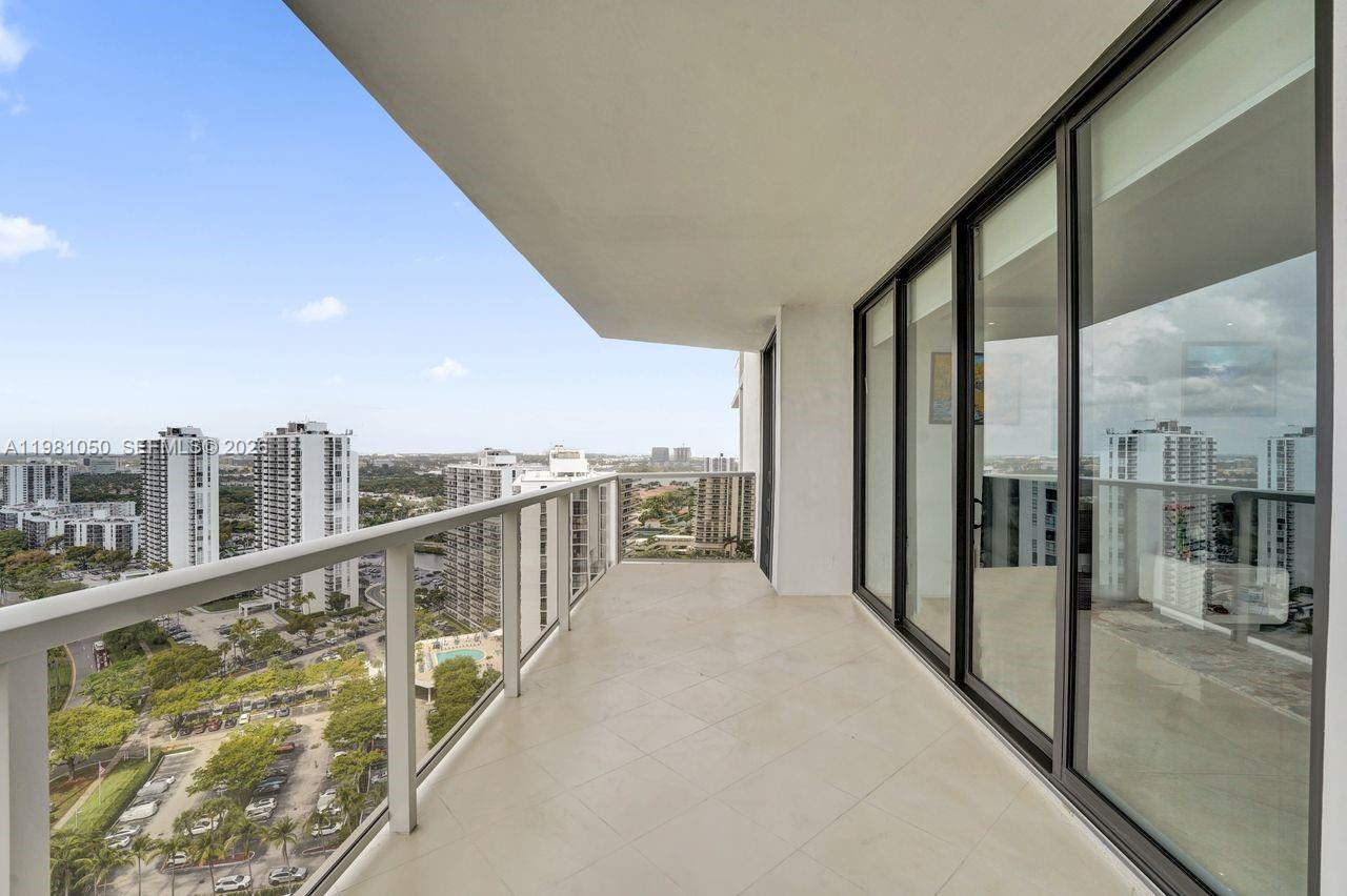 HAMPTONS WEST CONDO - Residential