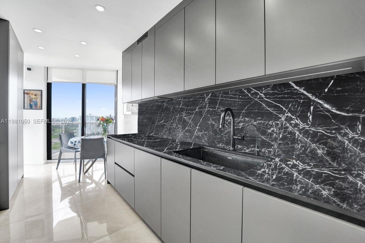 HAMPTONS WEST CONDO - Residential