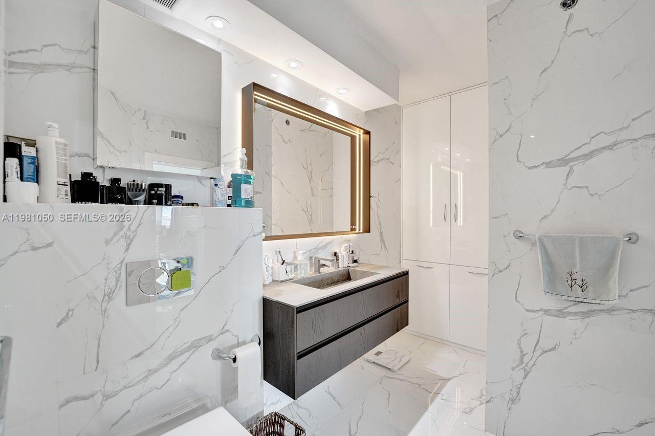 HAMPTONS WEST CONDO - Residential