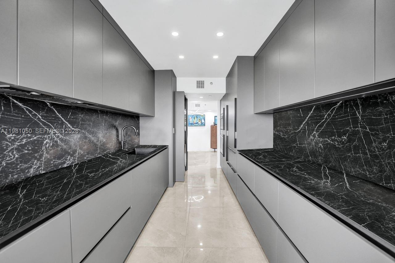 HAMPTONS WEST CONDO - Residential