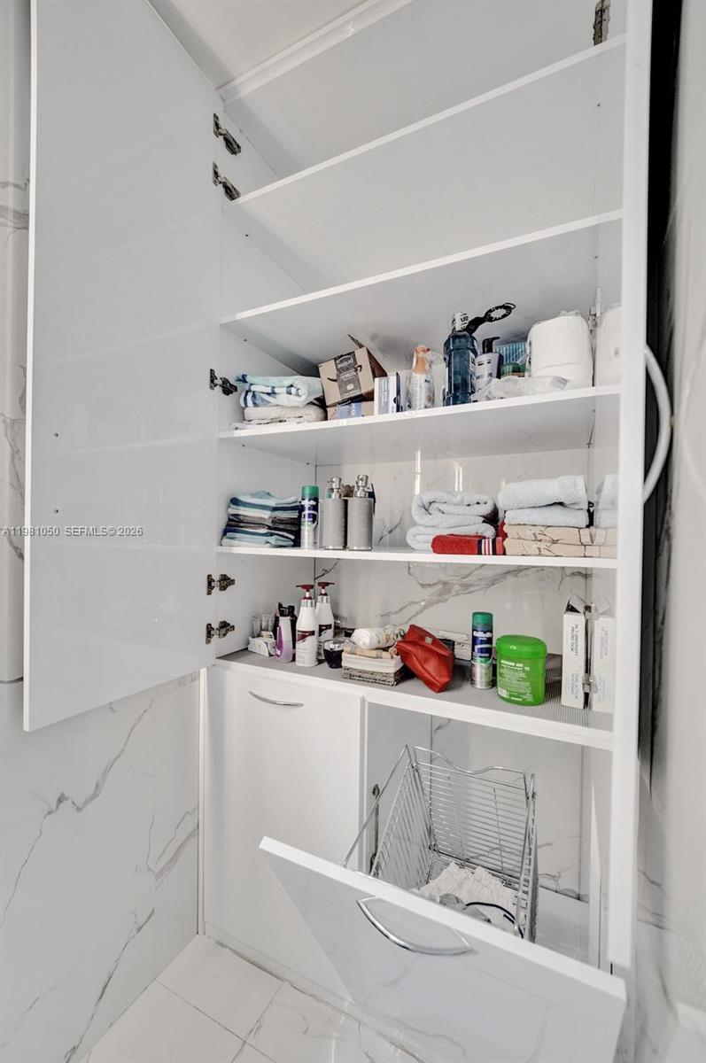 HAMPTONS WEST CONDO - Residential