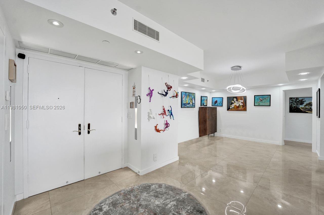 HAMPTONS WEST CONDO - Residential