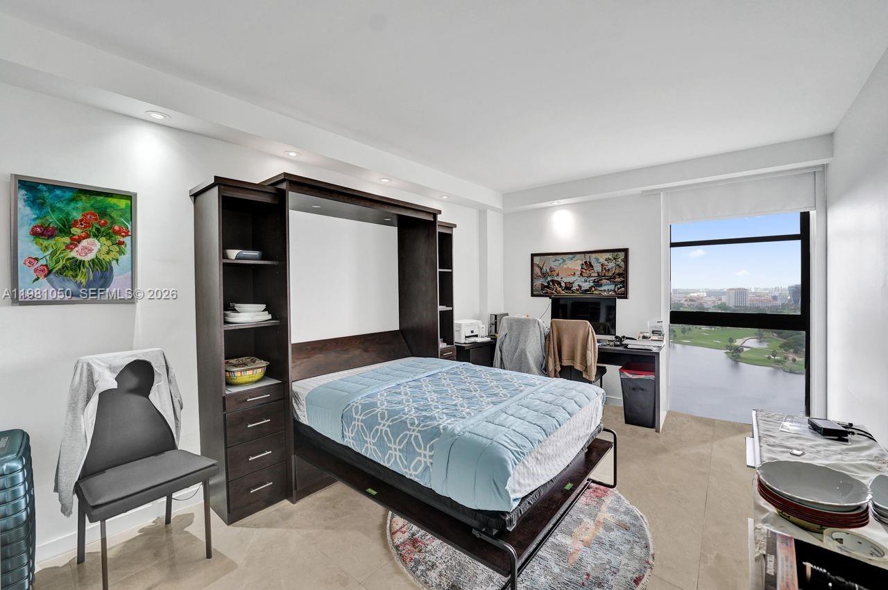 HAMPTONS WEST CONDO - Residential