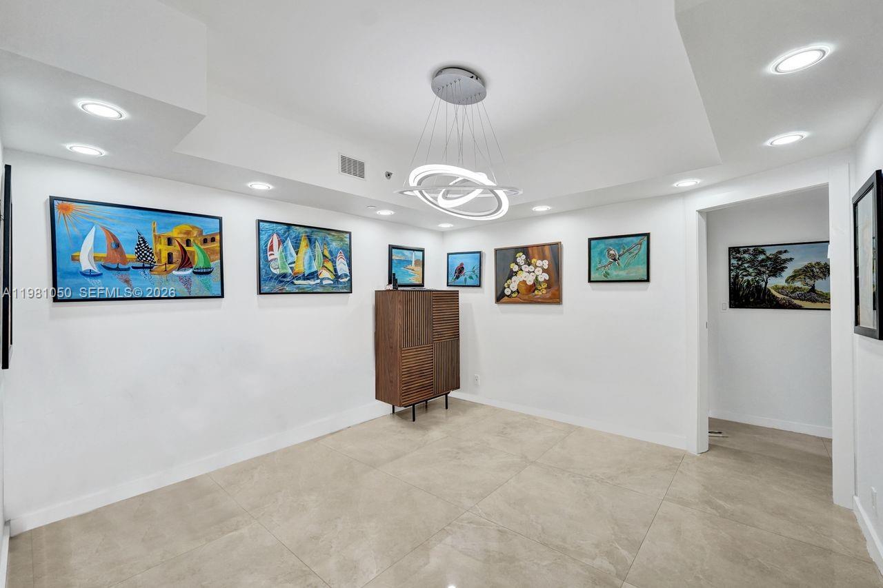 HAMPTONS WEST CONDO - Residential