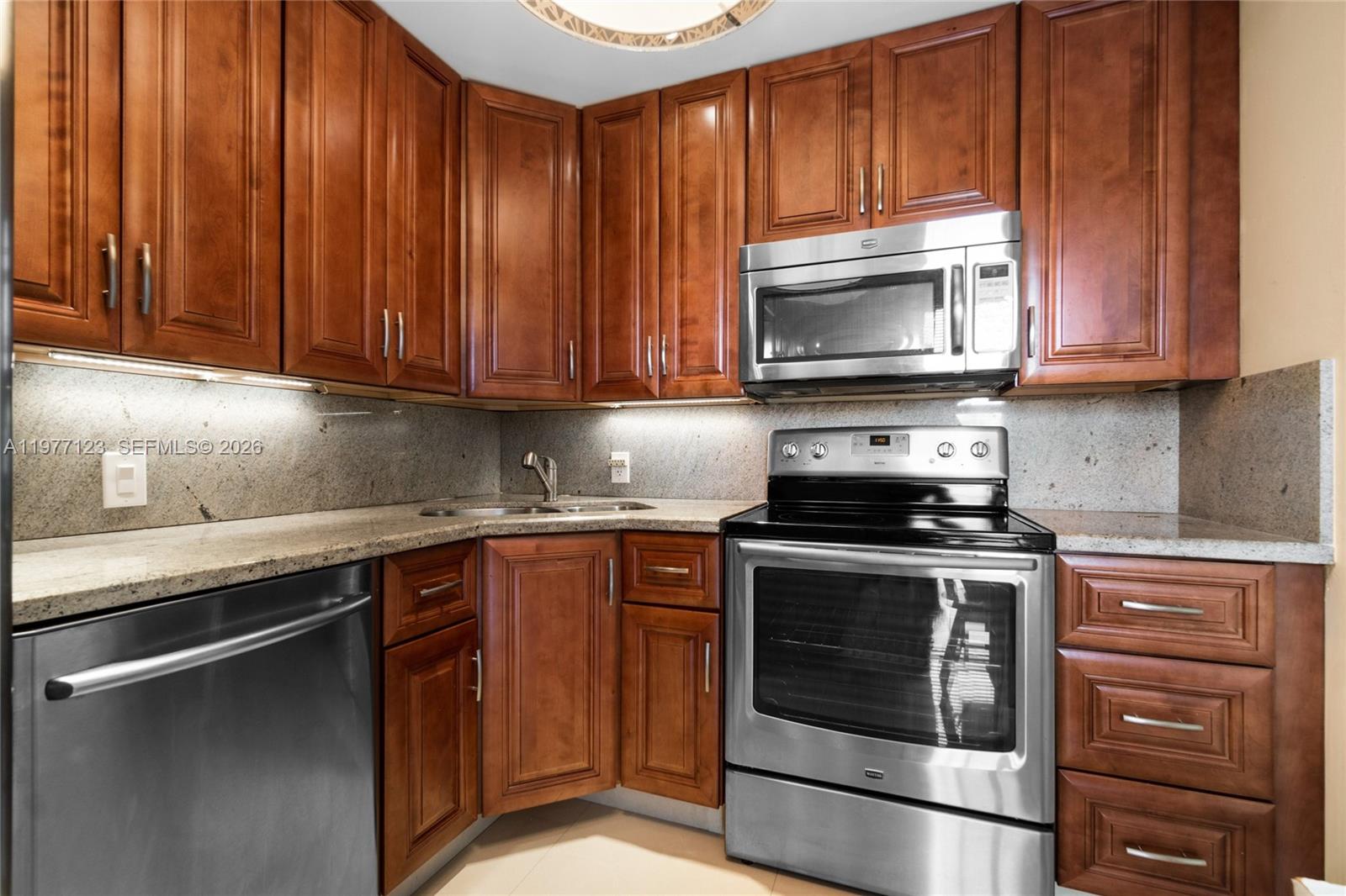 ENSENADA CONDO BLDG E-II - Residential Lease