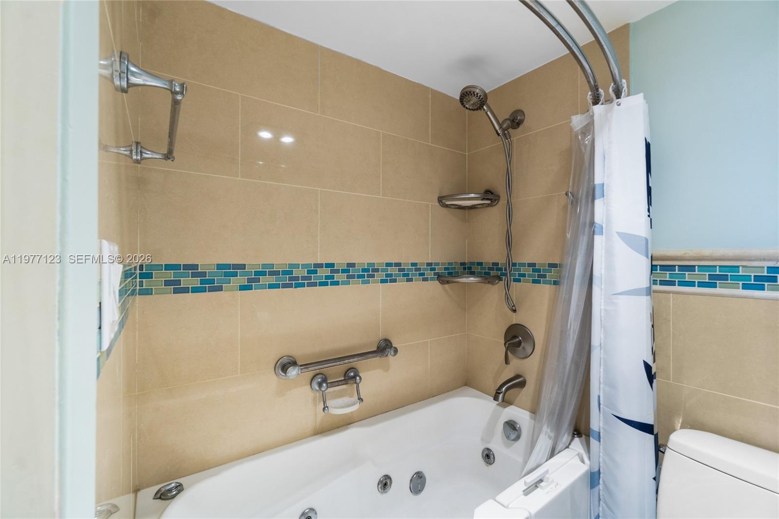 ENSENADA CONDO BLDG E-II - Residential Lease