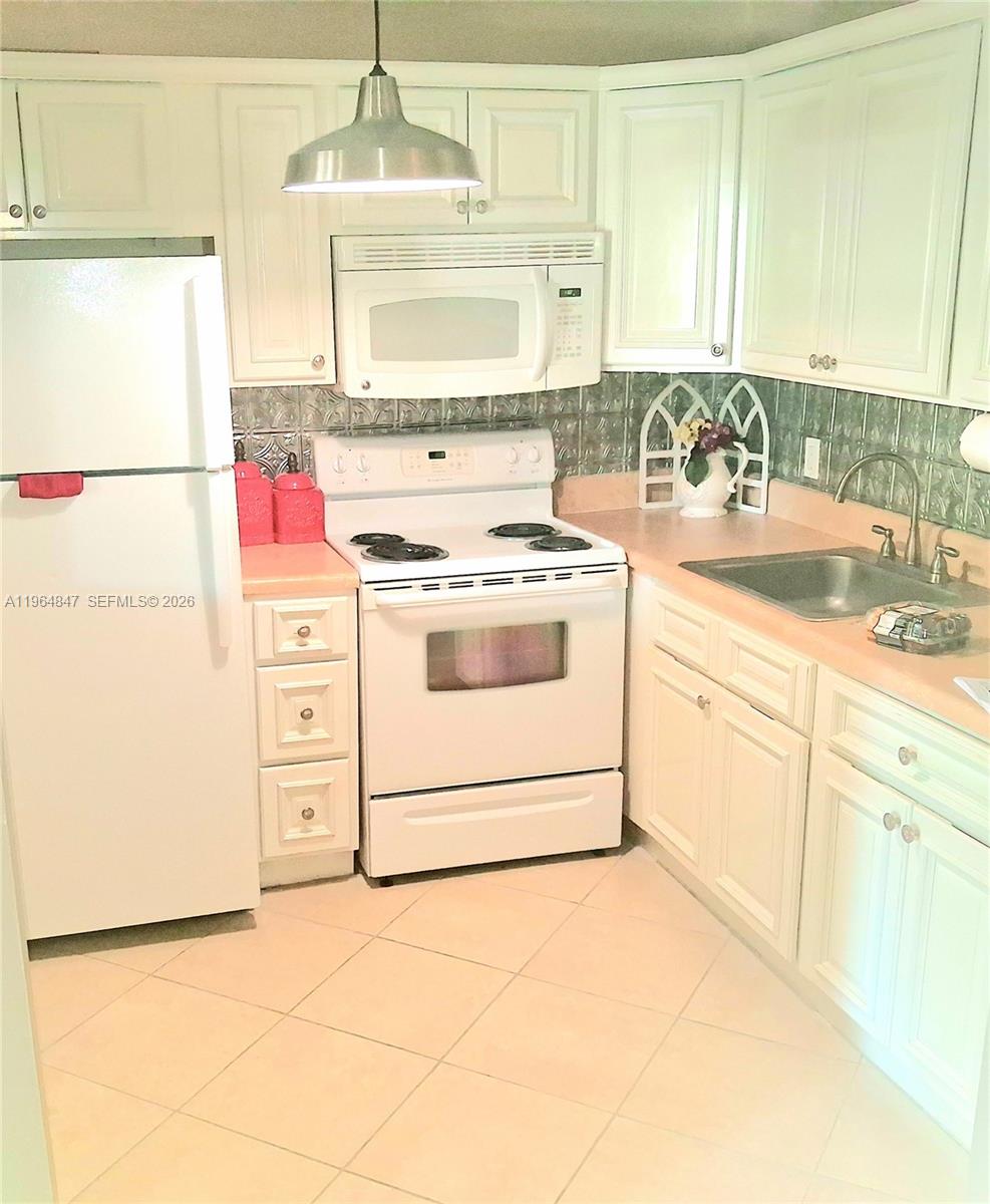 REGAL PALMS VICTORIA COND - Residential