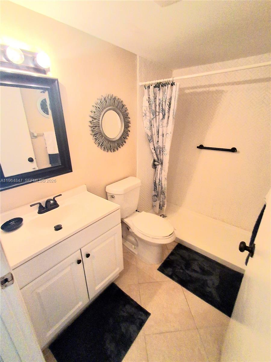 REGAL PALMS VICTORIA COND - Residential