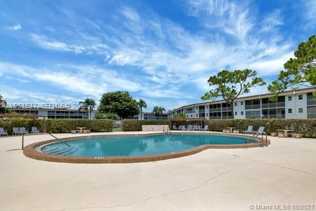 3000 Springdale Blvd