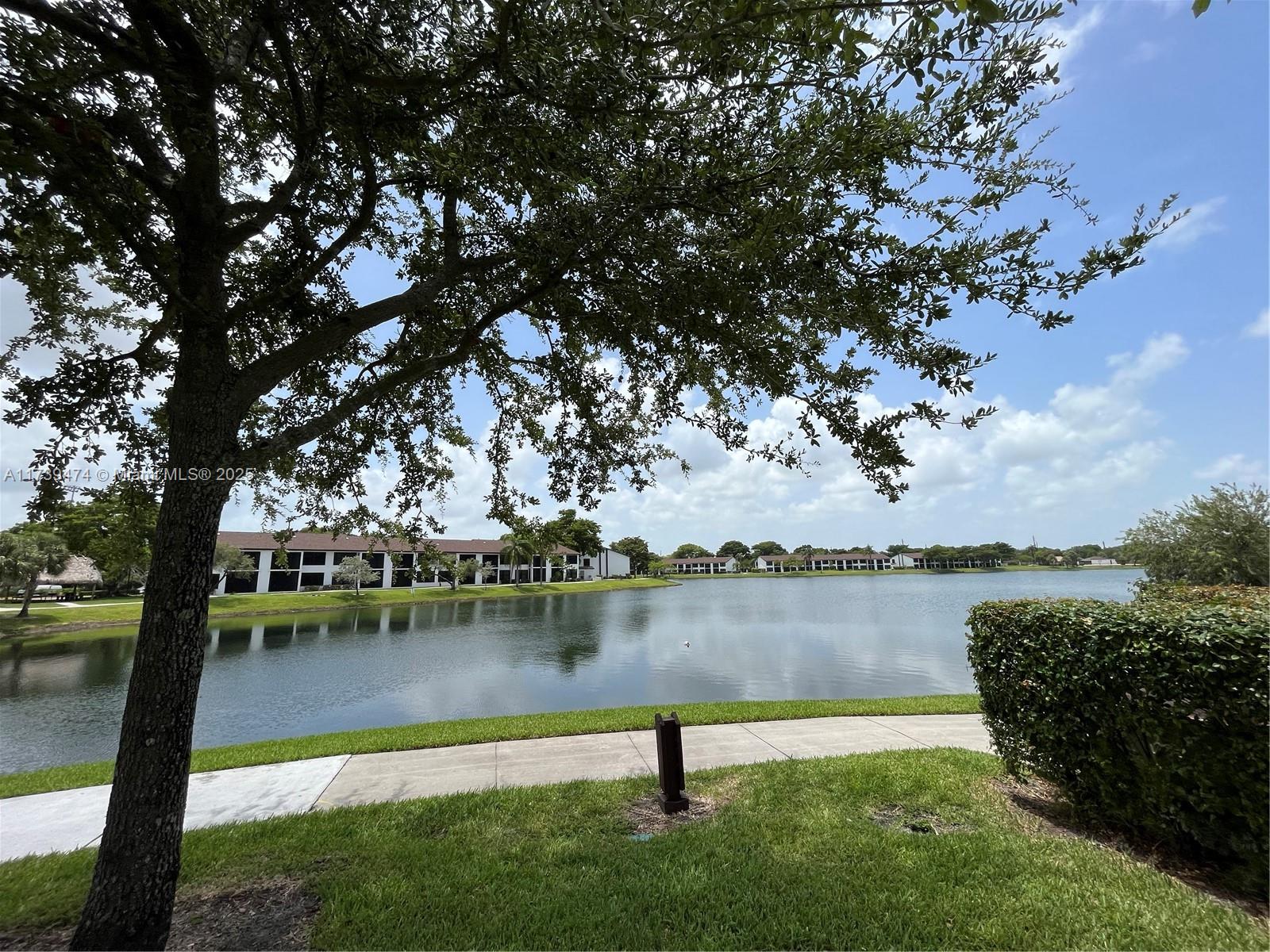 LAKE POINTE CONDOMINIUM N - Residential
