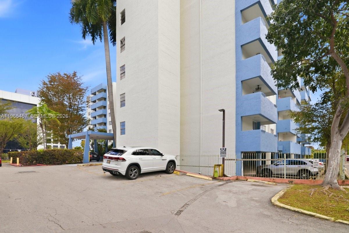 5050 CONDO - Residential