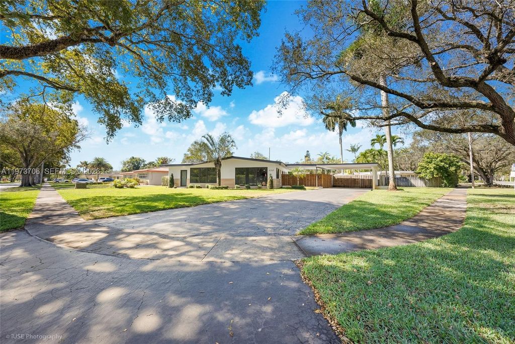 Photo of 6260 Plantation Rd, Plantation, FL 33317 (MLS # A11973706)