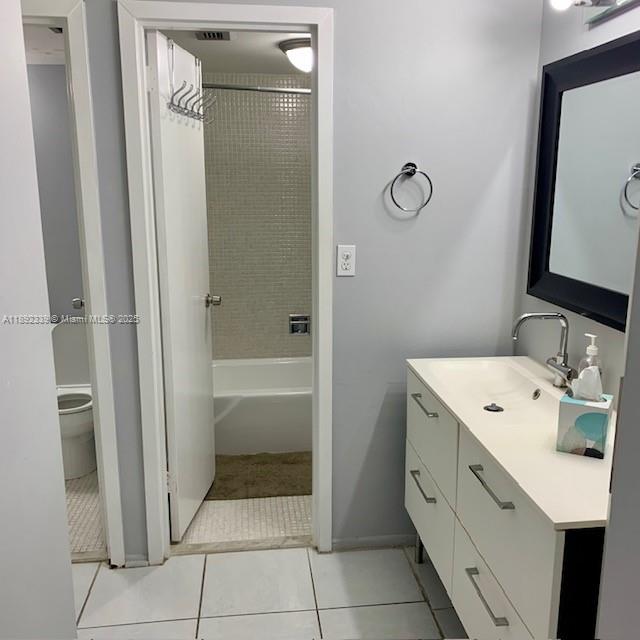 PARKER PLAZA CONDO ESTATE - Residential Lease