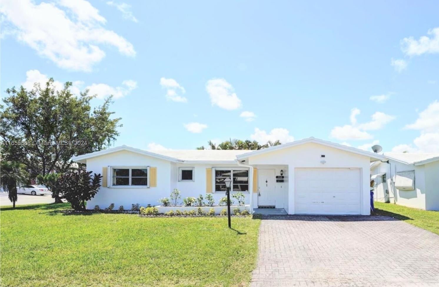 Property for Sale at 300 Nw 28th Ct, Pompano Beach, Broward County, Florida - Bedrooms: 2 
Bathrooms: 2  - $270,000