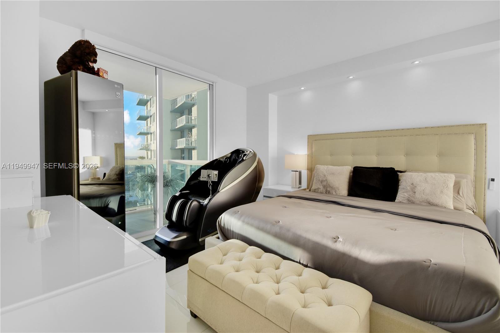 1800 CLUB CONDO - Residential