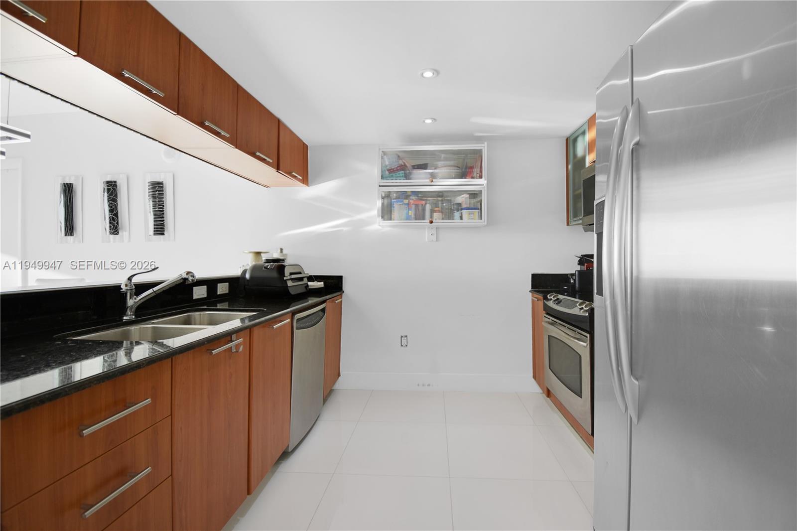 1800 CLUB CONDO - Residential