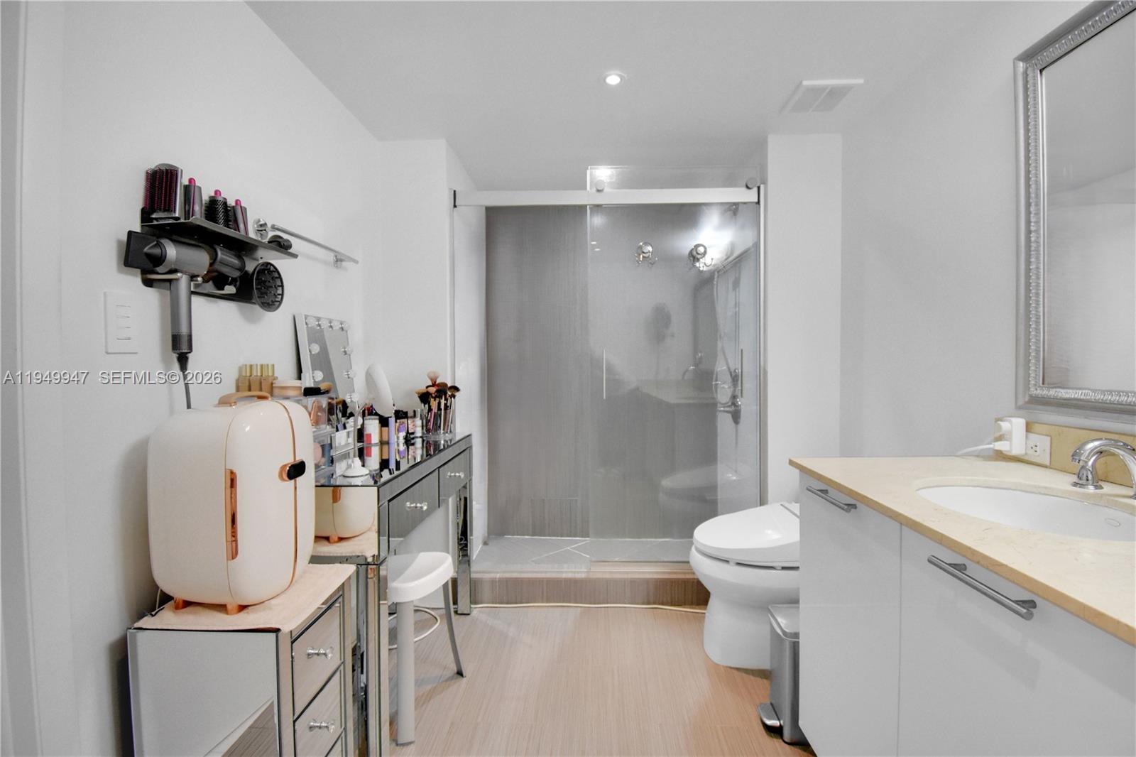 1800 CLUB CONDO - Residential