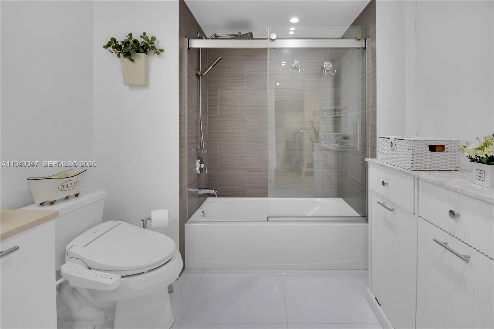 1800 CLUB CONDO - Residential