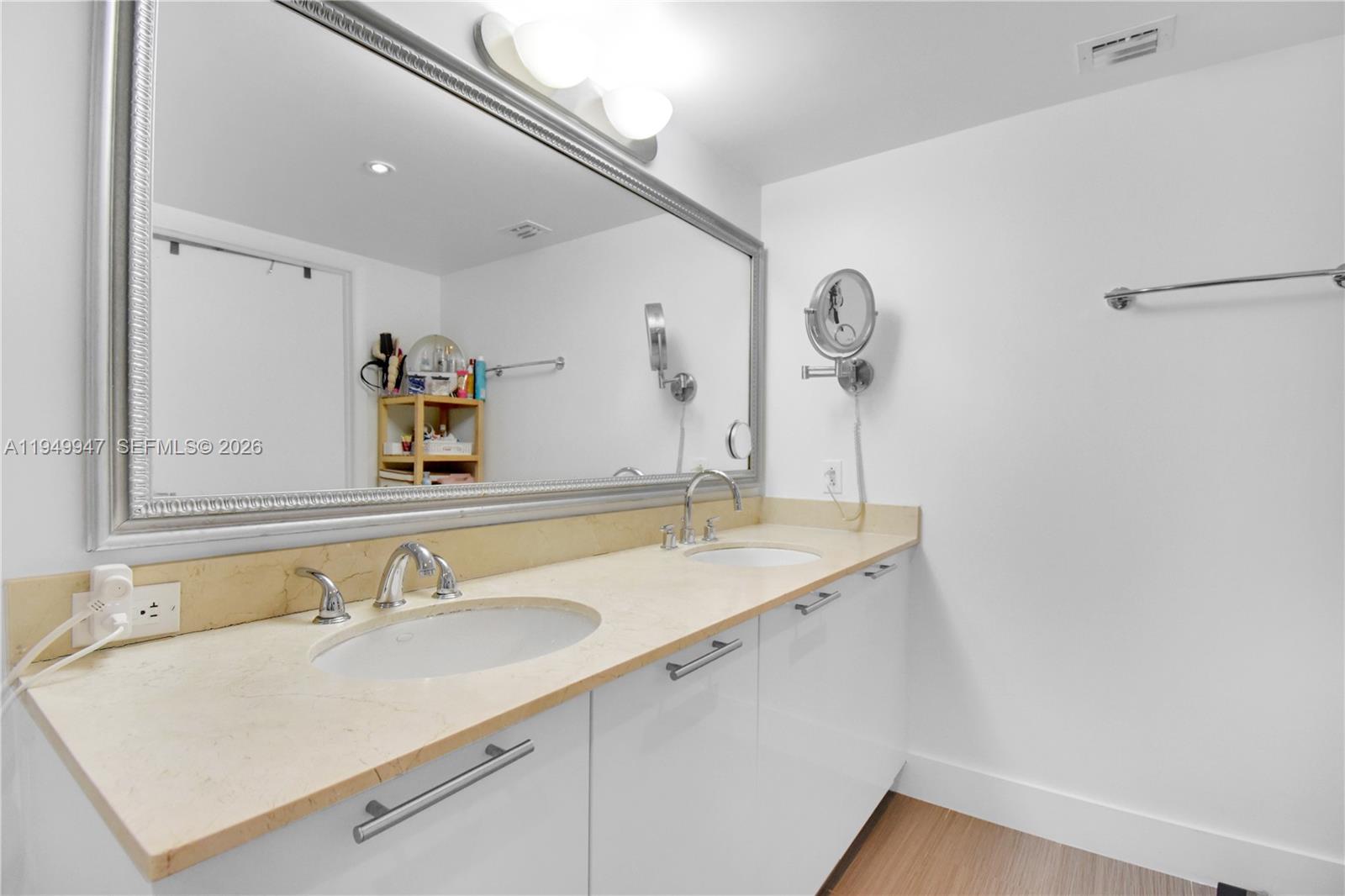 1800 CLUB CONDO - Residential