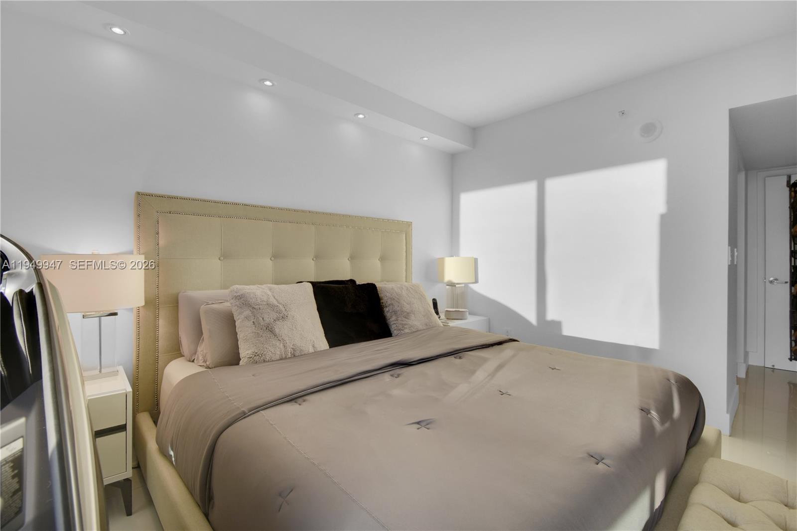 1800 CLUB CONDO - Residential