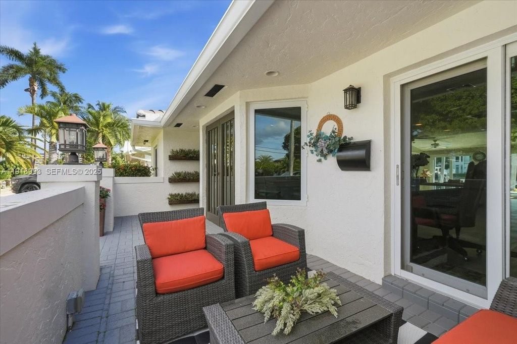 Photo of 2662 NE 3rd St, Pompano Beach, FL 33062 (MLS # A11918993)