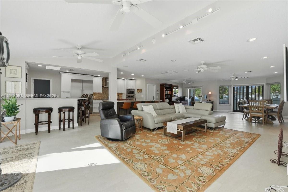 HARBOR VILLAGE SEC - Residential