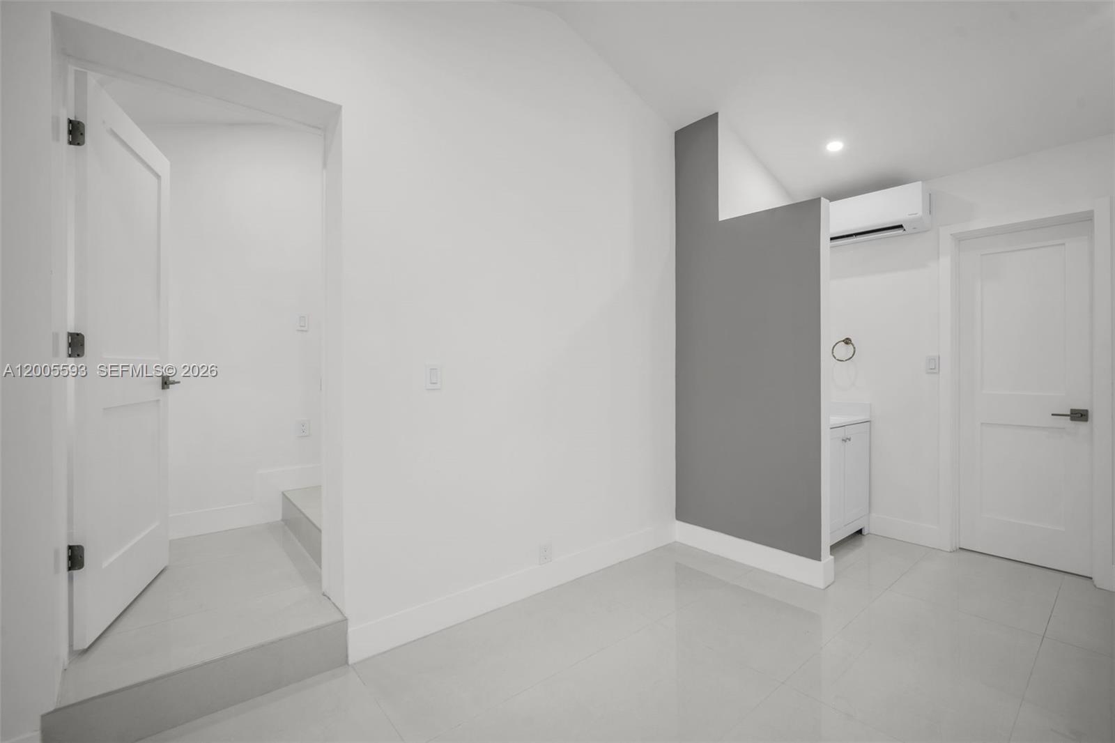 WHITESIDE PARK - Residential Lease