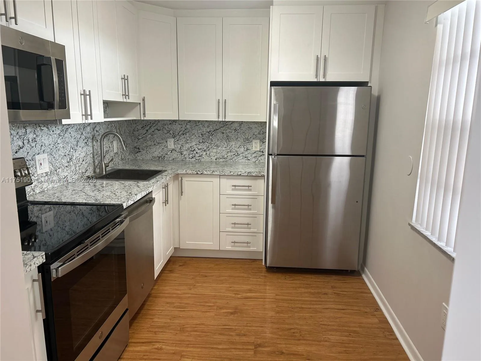 Pinecrest, Florida 33156, United States, 1 Bedroom Bedrooms, ,1 BathroomBathrooms,Residential,Pending,76527